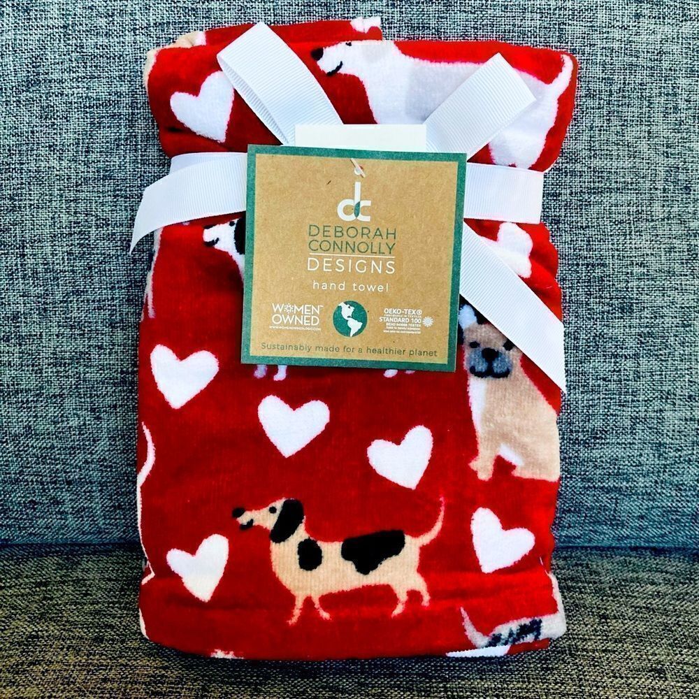 NWT Valentine Dogs Hearts Print Hand Towels Set